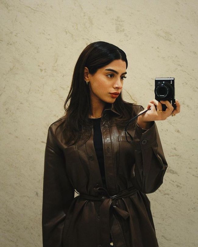 Ultra Glamorous Clicks Of Khushi Kapoor